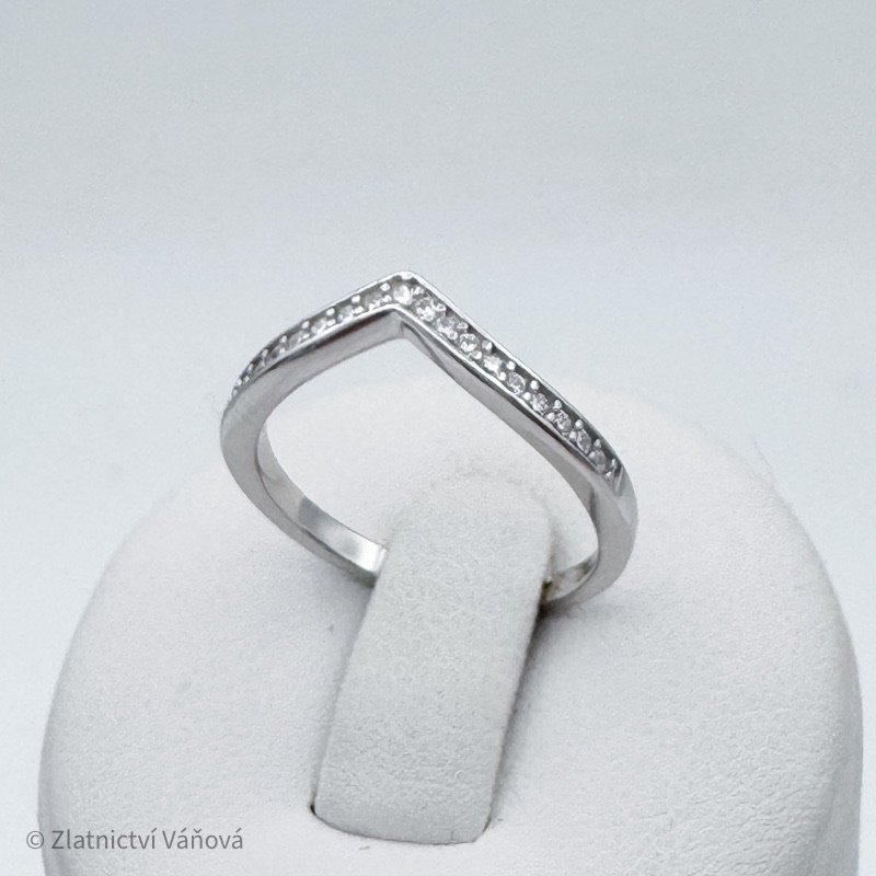 Stříbrný prsten se zirkony do ŠPIČKY